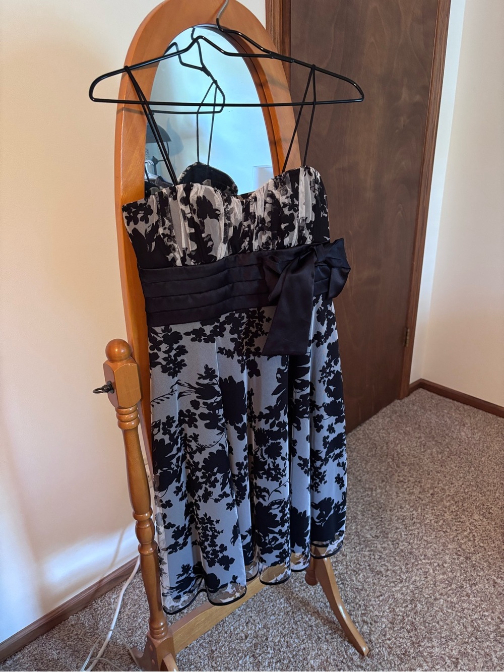 Charlotte Russe Black & White Floral Chiffon Party Dress Size Large
